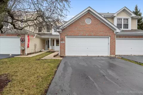 557 Bradbury Ln, Geneva, IL 60134