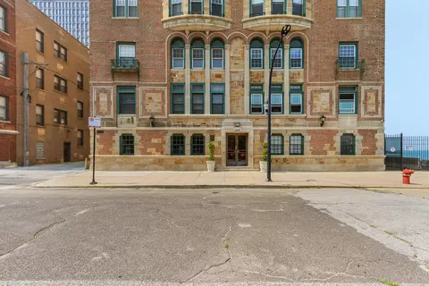 2666 E 73rd St #8E, Chicago, IL 60649 photo 2