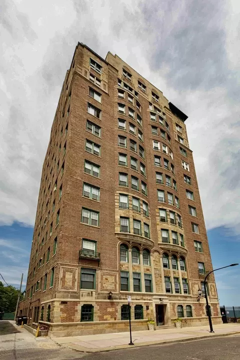 2666 E 73rd St #8E, Chicago, IL 60649
