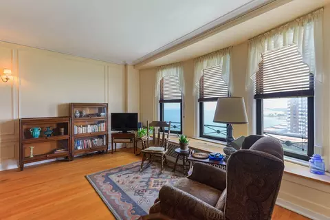 2666 E 73rd St #8E, Chicago, IL 60649 photo 9