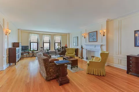 2666 E 73rd St #8E, Chicago, IL 60649 photo 7