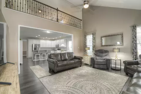 1056 Riviera Dr, Elgin, IL 60124 photo 8