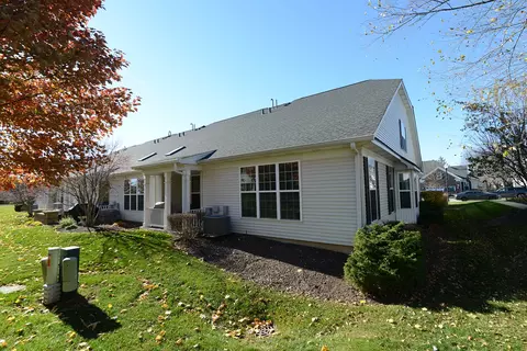 1056 Riviera Dr, Elgin, IL 60124 photo 26