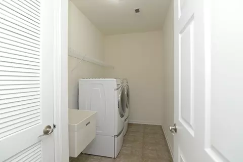 1056 Riviera Dr, Elgin, IL 60124 photo 22