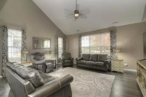 1056 Riviera Dr, Elgin, IL 60124 photo 9