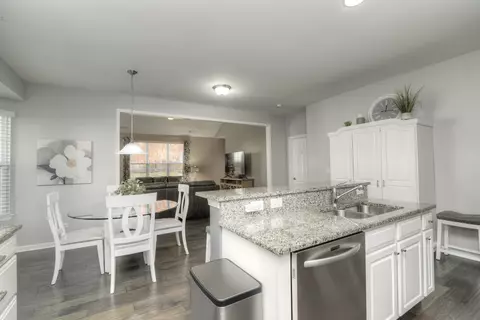 1056 Riviera Dr, Elgin, IL 60124 photo 6