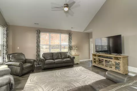 1056 Riviera Dr, Elgin, IL 60124 photo 10