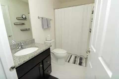 1056 Riviera Dr, Elgin, IL 60124 photo 23