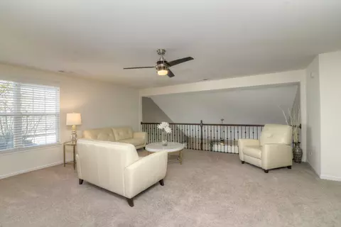 1056 Riviera Dr, Elgin, IL 60124 photo 17