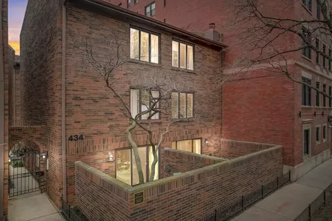 434 W Briar Pl #1, Chicago, IL 60657