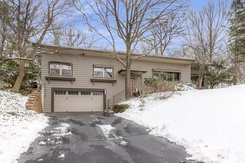 6389 Blackhawk Trl, Indian Head Park, IL 60525