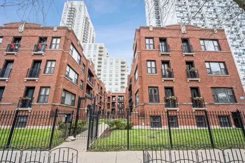 900 W Winona St #3, Chicago, IL 60640