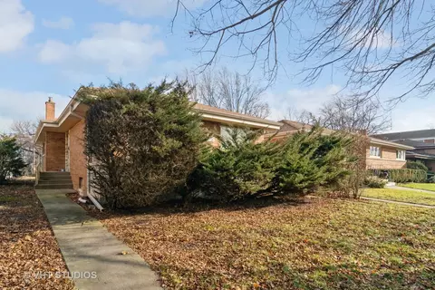 8955 Forestview Rd, Evanston, IL 60203