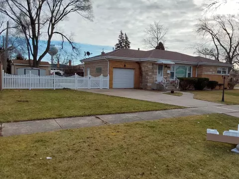 7152 Greenwood St, Morton Grove, IL 60053