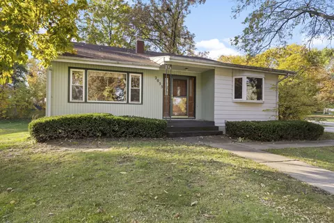 2055 W Laurel St, Freeport, IL 61032