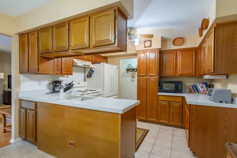 1408 Creekside Ct, Elgin, IL 60123 photo 9