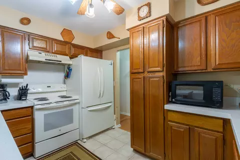 1408 Creekside Ct, Elgin, IL 60123 photo 7