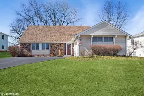 210 Aspen Dr, Schaumburg, IL 60194