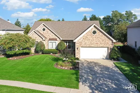 1 N129 Wheatberry Dr, Wheaton, IL 60188