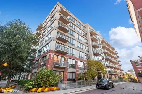 1000 N Kingsbury St #703, Chicago, IL 60610