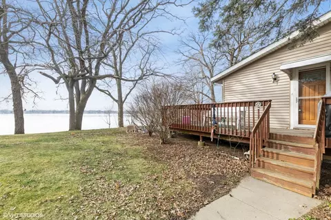 4715 W Lakeshore Dr, Mccullom Lake, IL 60050