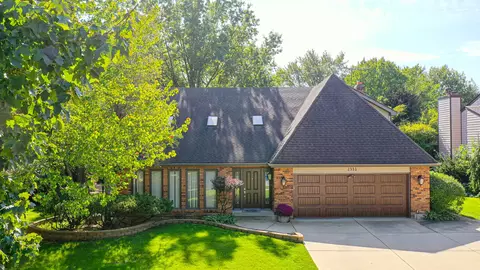 2331 Oak Hill Dr, Lisle, IL 60532