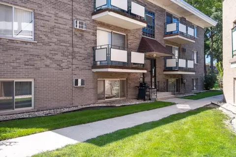 7404 W 111th St #206, Worth, IL 60482