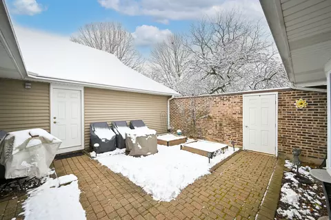 992 Dartmouth Dr, Wheaton, IL 60189 photo 3