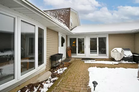 992 Dartmouth Dr, Wheaton, IL 60189 photo 2