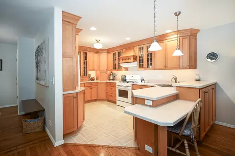 992 Dartmouth Dr, Wheaton, IL 60189 photo 11
