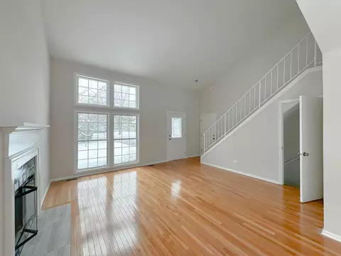 4567 Opal Dr, Hoffman Estates, IL 60192 photo 2