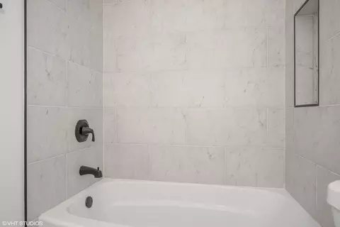 539 E 42nd Pl, Chicago, IL 60653 photo 24