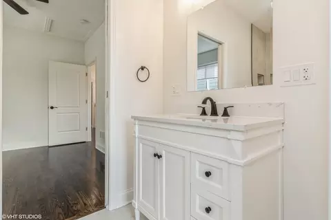 539 E 42nd Pl, Chicago, IL 60653 photo 21