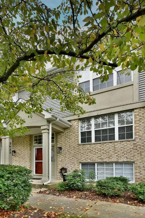 2633 Woodmere Dr, Darien, IL 60561