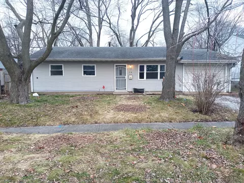 706 Macarthur Dr, Urbana, IL 61802
