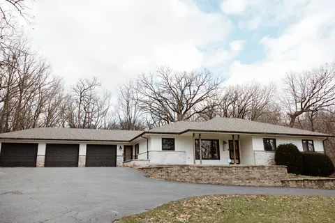 17271 Hickory Hills Rd, Sterling, IL 61081