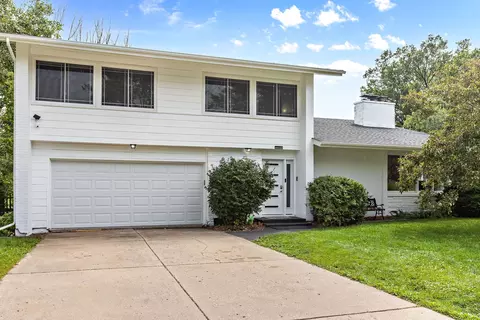 5 Cornell Dr, Lincolnshire, IL 60069