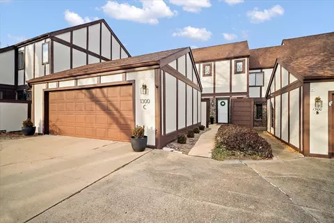 1300 Kingsridge Ct #C, Normal, IL 61761