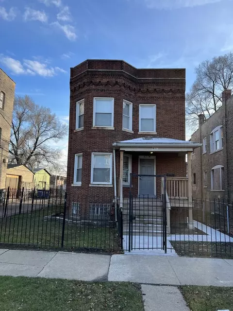 4815 W Superior St, Chicago, IL 60644