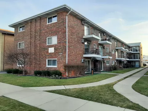 6133 W 64th Pl #2D, Chicago, IL 60638