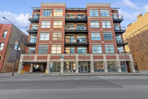 3260 N Clark St #404, Chicago, IL 60657