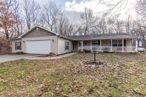 3 Skinner Ct, Putnam, IL 61560