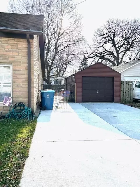 323 N Dixon Ave, Dixon, IL 61021 photo 2