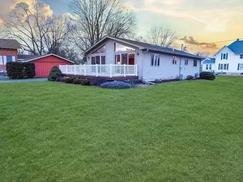 5706 Harrison St, Roscoe, IL 61073 photo 2