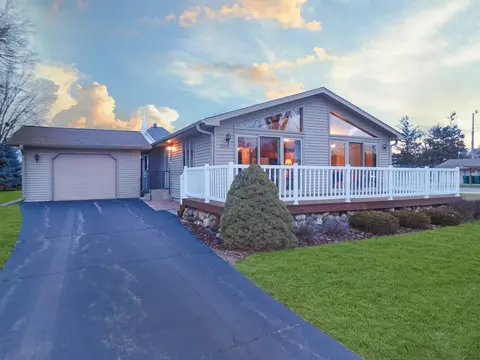 5706 Harrison St, Roscoe, IL 61073