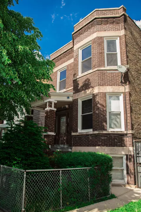 5209 S Whipple St, Chicago, IL 60632
