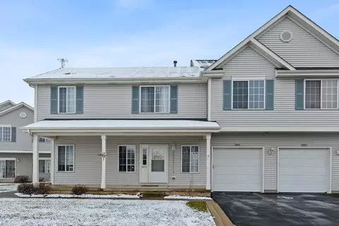 2001 Castleshire Dr, Woodstock, IL 60098