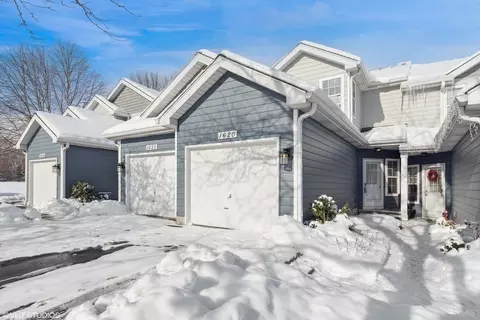 1620 Woodhaven Ct, Mundelein, IL 60060