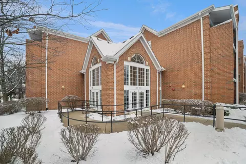 169 Hunt Club Dr #169, Saint Charles, IL 60175