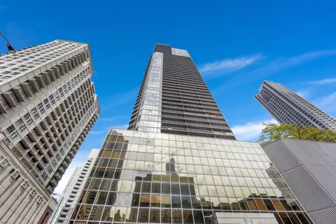 10 E Ontario St #3704, Chicago, IL 60611
